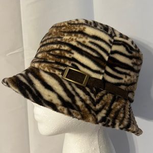 Brown and white animal striped pattern bucket hat side buckle